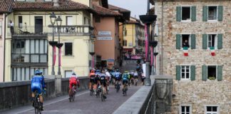 Protesta dei corridori, accorciata la 19^ tappa del Giro