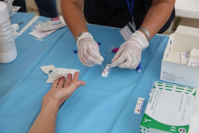 CAMPER DELL'ASP PER I TEST SIEROLOGICI PER I DOCENTI DELLE SCUOLE