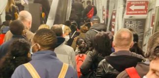 Salvini “Folla in metro a Roma e governo chiude luoghi sicuri”