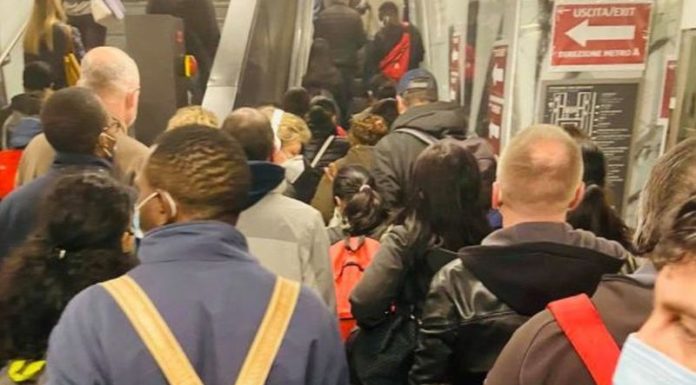 Salvini “Folla in metro a Roma e governo chiude luoghi sicuri”