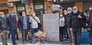 A Napoli i ristoratori ‘apparecchianò davanti alla sede della Regione