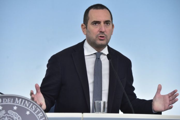 IL MINISTRO DELLO SPORT E LE POLITICHE GIOVALI E IL PRESIDENTE DI SPORT E SALUTE ILLUSTRANO I NUOVI CRITERI DI ASSEGNAZIONE DEI CONTRIBUTI DESTINATI AGLI ORGANI SPORTIVI