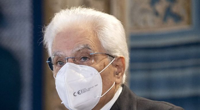 Mattarella “Dalle forze armate aiuto enorme contro il Covid”