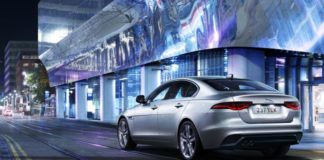 Jaguar XE, nuove tecnologie connesse e alimentazione mild-hybrid