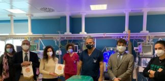 Culla di trasporto riscaldante per neonati donata al Policlinico di Bari