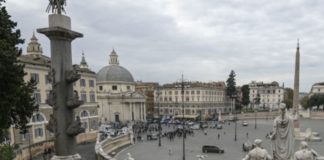 Proietti, l’ultimo saluto a Roma tra applausi e commozione