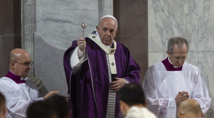 Il Papa in Iraq “Tacciano le armi, basta violenze ed estremismi”