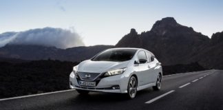 Nissan Leaf festeggia 10 anni di mobilità elettrica