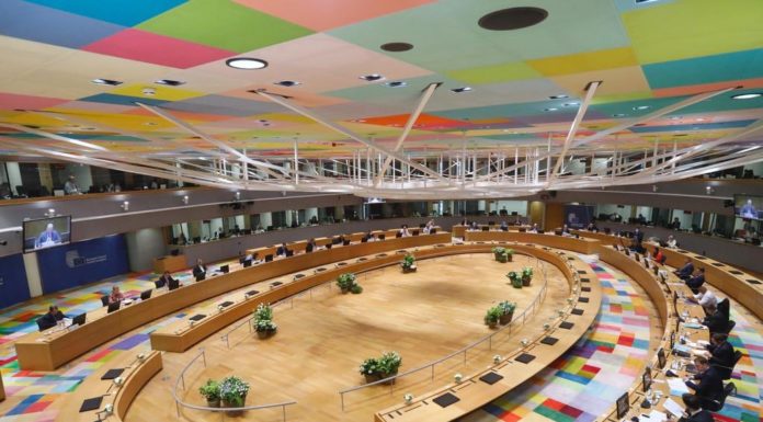 Ue, Polonia e Ungheria pongono il veto sul bilancio