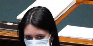 Azzolina “La scuola non causa un aumento dei contagi, rientro graduale”