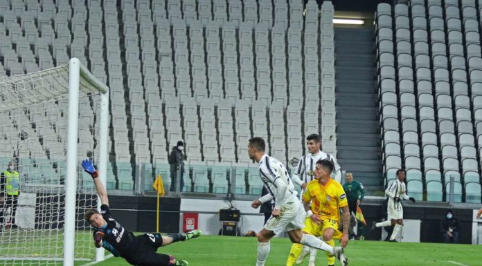 Ronaldo affonda il Cagliari, la Juve vince ed è seconda