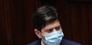 Coronavirus, Speranza “Stop agli allevamenti di visoni”