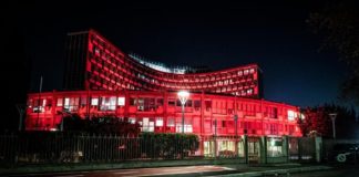 Violenza donne, Acea illumina di rosso facciata della Regione Lazio