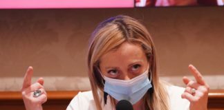 Meloni “Ponti d’oro a Berlusconi, ma non andrà mai a sinistra”