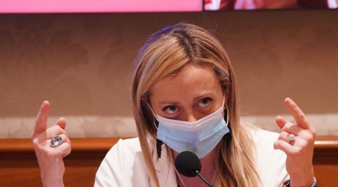 Meloni “Ponti d’oro a Berlusconi, ma non andrà mai a sinistra”