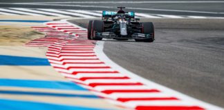 Hamilton in pole nel Gp del Bahrain, Ferrari in sesta fila