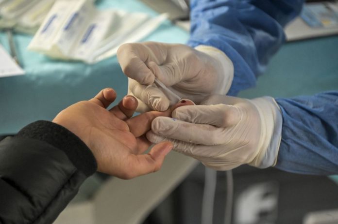 LA FARMACIA LONGO ESEGUE TAMPONI RAPIDI E TEST SIEROLOGICI SOTTO GLI ARCHI DI PIAZZA VITTORIO