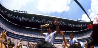 L’addio a Maradona, sarà sepolto accanto ai genitori