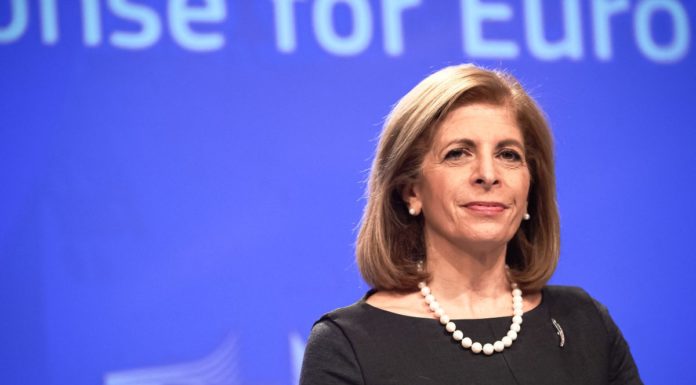 Covid, Commissione Ue “Rendere Natale più sicuro, non cancellarlo”