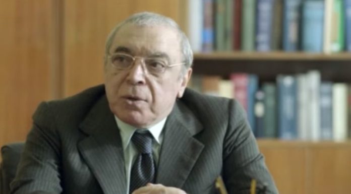 Frassica compie 70 anni “Ho conquistato il pubblico con la comicità surreale”