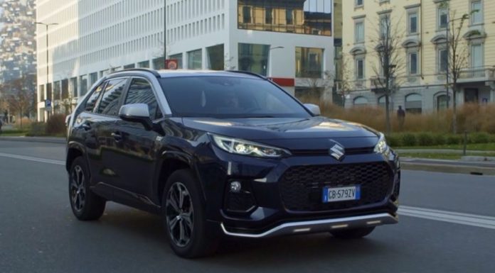 Suzuki presenta il suv Across Plug-in