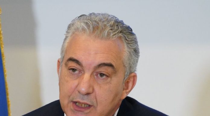 Coronavirus, Arcuri “Distribuiremo i vaccini dai più anziani in giù”