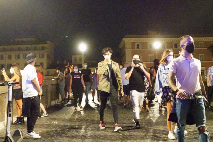 MOVIDAVITA NOTTURNA TRASTEVEREESTATEGIOVANI SENZA MASCHERINE