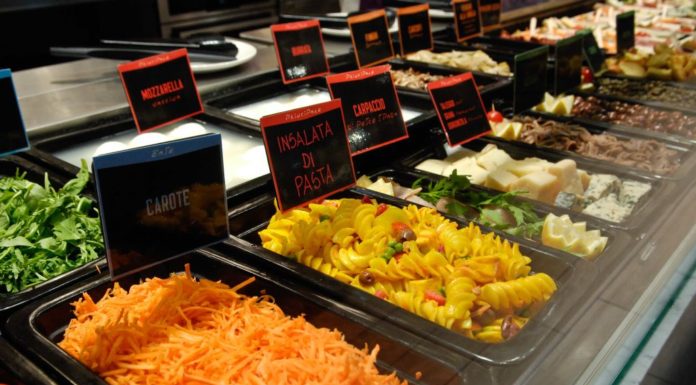 Natale, avanzi a tavola per otto italiani su dieci