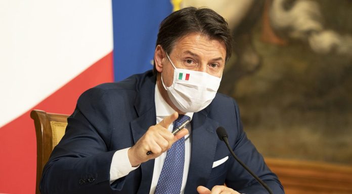 Covid, Conte: “L’arrivo delle prime dosi di vaccino è un messaggio di fiducia”