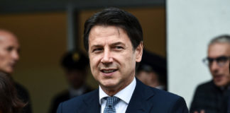 Conte “oggi l’Italia si risveglia, è il Vaccine Day”