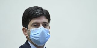 Vaccino-day, Speranza “oggi luce del giorno ma ancora cautela”