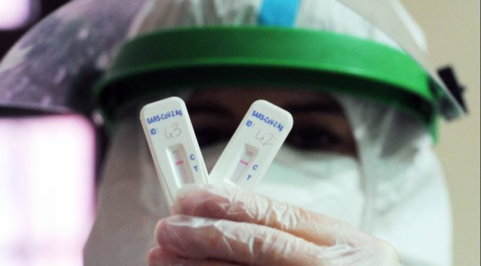 Coronavirus, nuova crescita dei contagi ma decessi in calo