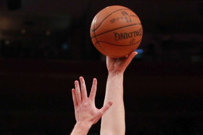 Memphis Grizzlies Marc Gasol shoots a hook shot over New York Knicks David Lee at Madison Square Garden