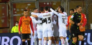 Milan vince a Benevento e resta in vetta alla Serie A