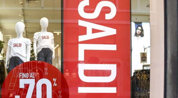 Saldi, interessato 1 consumatore su 2 ma spesa resta un’incognita
