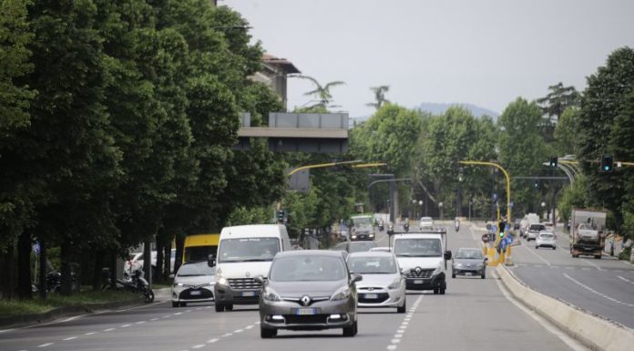 A dicembre immatricolazioni auto in calo