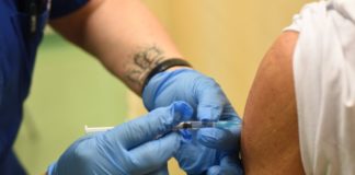 Vaccino anti Covid, Italia 2^ in Ue con 259.481 dosi somministrate