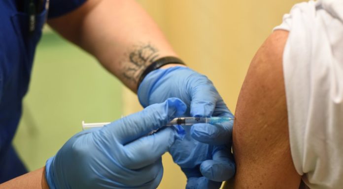 Vaccino anti Covid, Italia 2^ in Ue con 259.481 dosi somministrate