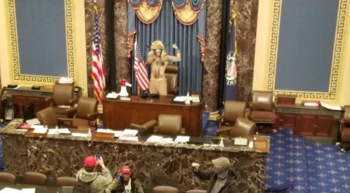 Usa, muore una donna durante l’assalto a Capitol Hill