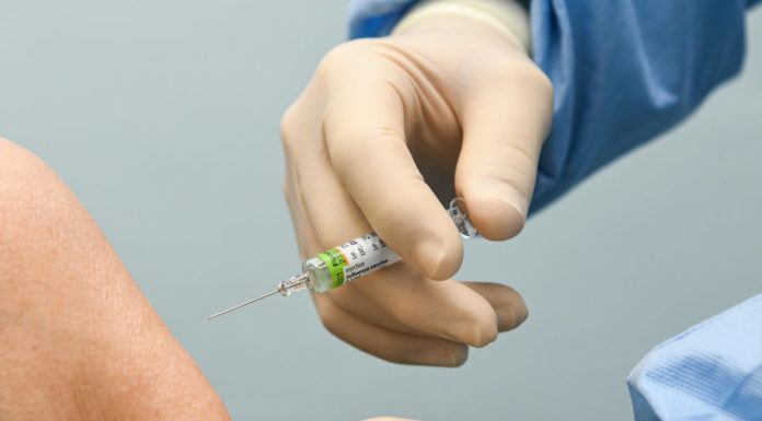 Covid, in Italia 326 mila vaccinati