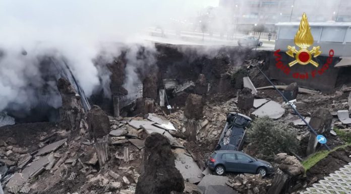 Voragine nel parcheggio dell’Ospedale del Mare di Napoli
