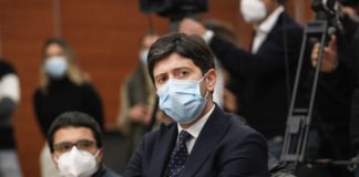 Covid, Speranza “Per alcuni mesi sarà ancora dura”