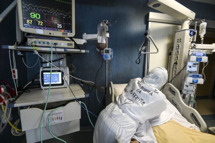 EMERGENZA CORONAVIRUS.
OSPEDALE SAN FILIPPO NERI. COVID-19
PNEUMO COVID REPARTO UTIR TERAPIA INTENSIVA RESPIRATORIA