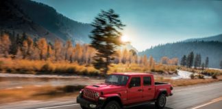Gladiator, il pick-up moderno di Jeep