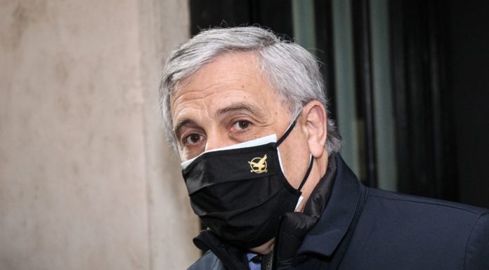 Tajani “Inseguono senatori FI, ma nessun rischio fughe”
