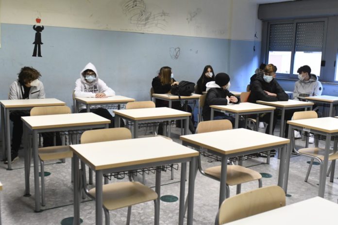 RITORNO A SCUOLA PER GLI STUDENTI DEL LICEO NEWTON DI ROMA