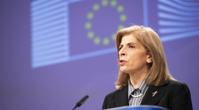 Vaccini, Commissione Ue “Ritardi inaccettabili”