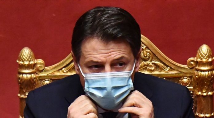 Conte si è dimesso, consultazioni da domani