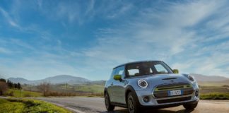 Mini lancia Cooper SE, per una mobilità a zero emissioni