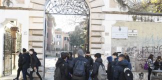 Iscrizioni, il 57,8% degli studenti sceglie i licei